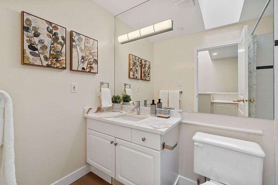 5 119 E 6th Street North Vancouver, BC - 17