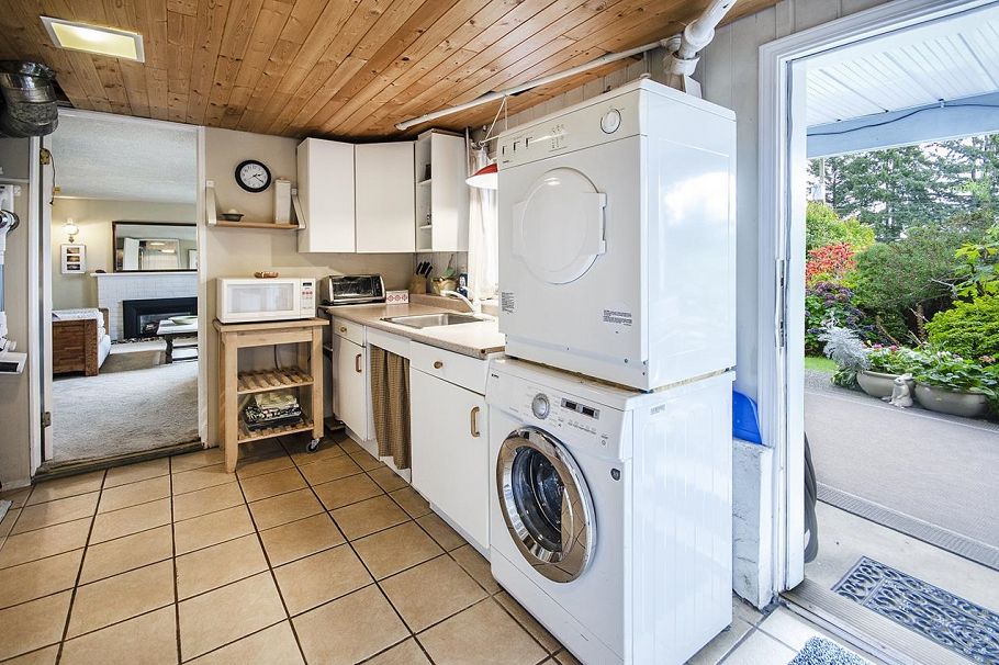 903 E Keith Road North Vancouver, BC - 24