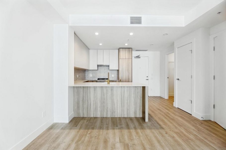 605 2385 Emery Court North Vancouver, BC - 20