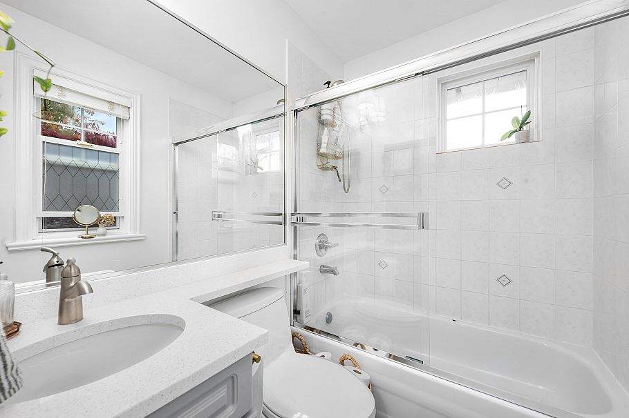 2888 Glen Drive Vancouver, BC - 30