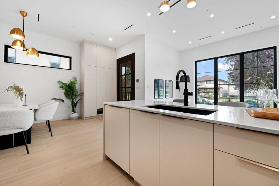 6890 Brooks Street Vancouver, BC - 14