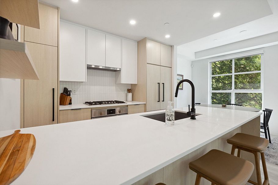 110 2045 Heritage Park Lane North Vancouver, BC - 17