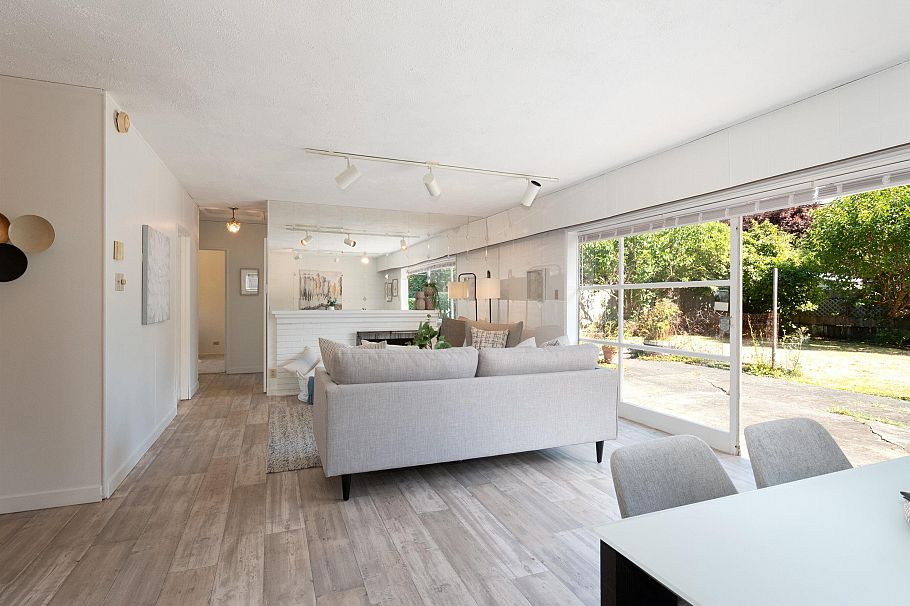 1150 Silverwood Crescent North Vancouver, BC - 7