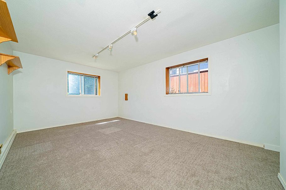 432 W 25th Street North Vancouver, BC - 14