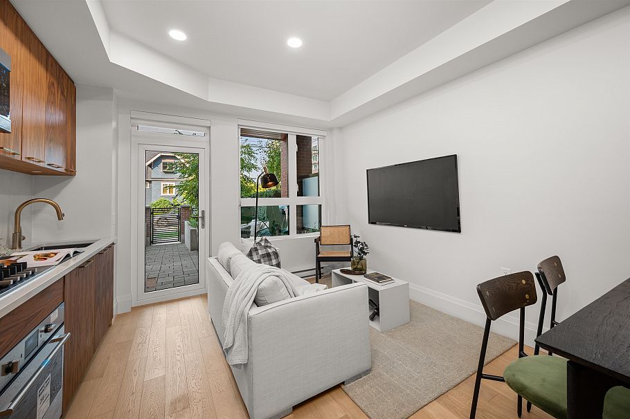 111 2550 Garden Drive Vancouver, BC - 9