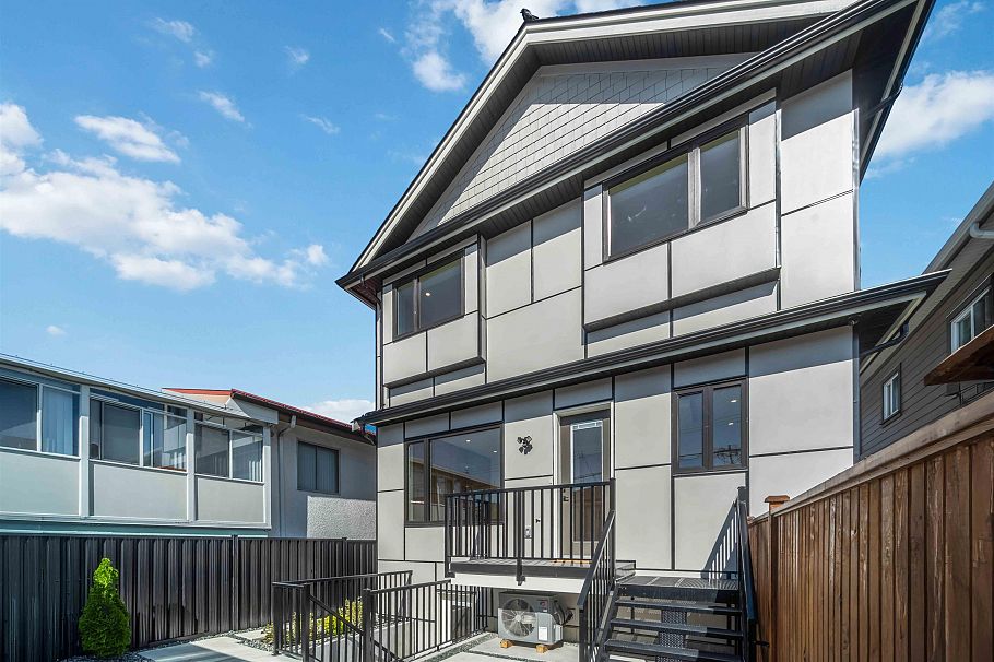 2 2658 Dundas Street Vancouver, BC - 5