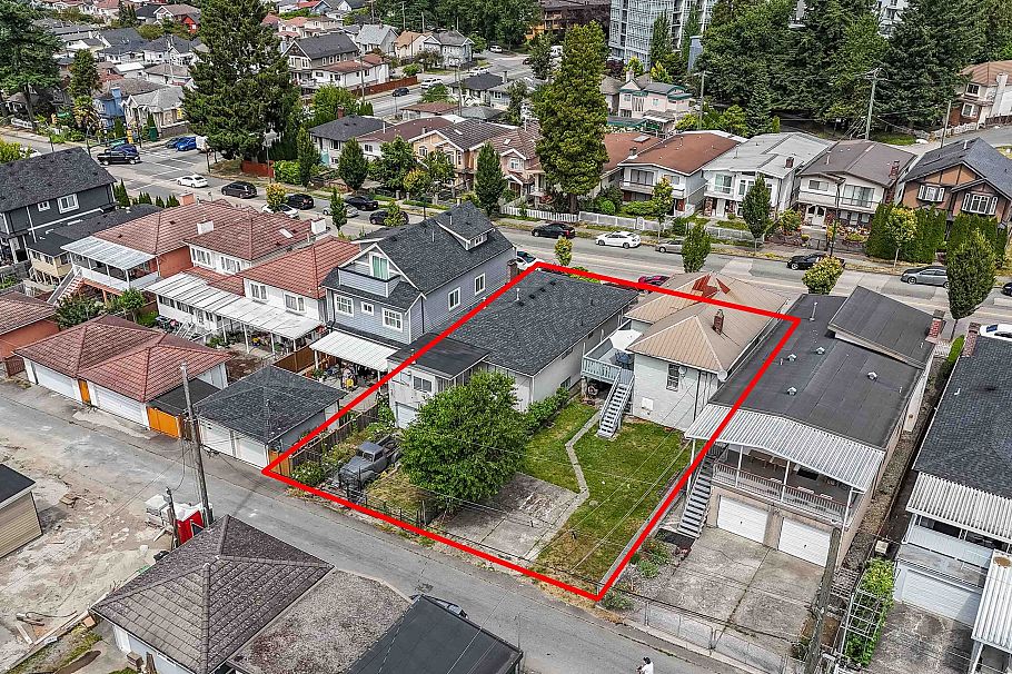 2354 E 33rd Avenue Vancouver, BC - 15