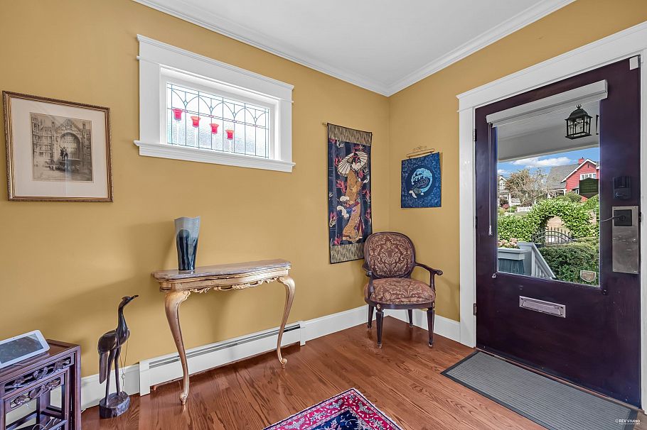 255 W 6th Street North Vancouver, BC - 10