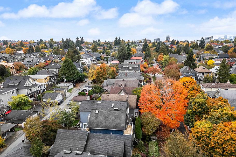 1 1166 E 11th Avenue Vancouver, BC - 6