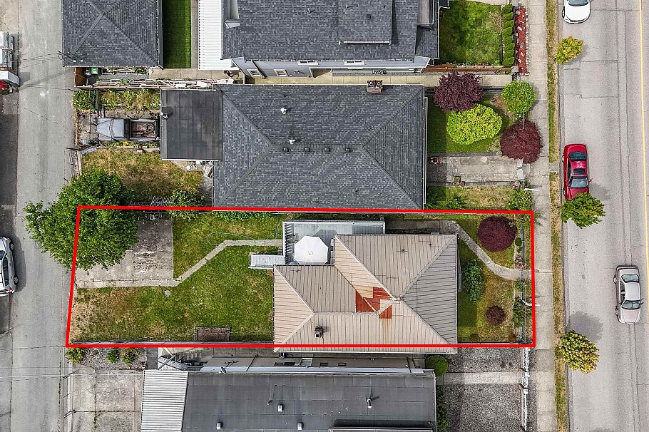 2354 E 33rd Avenue Vancouver, BC - 18