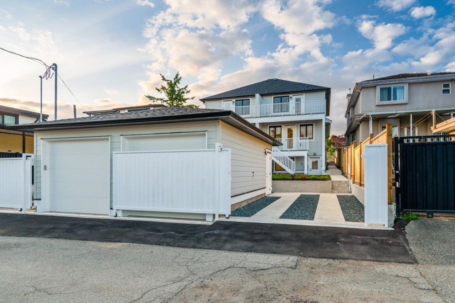 1724 E 64th Avenue Vancouver, BC - 29