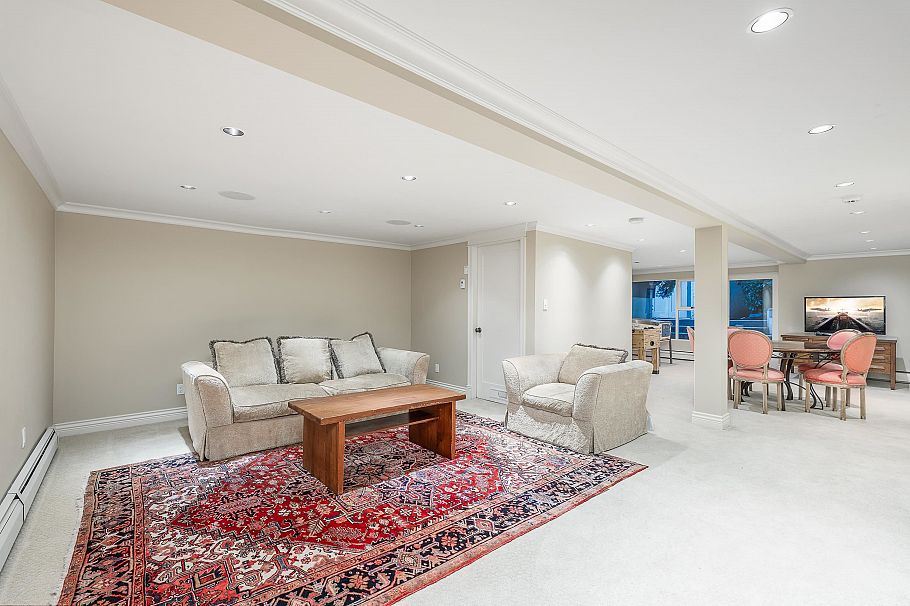 2716 W 49th Avenue Vancouver, BC - 25