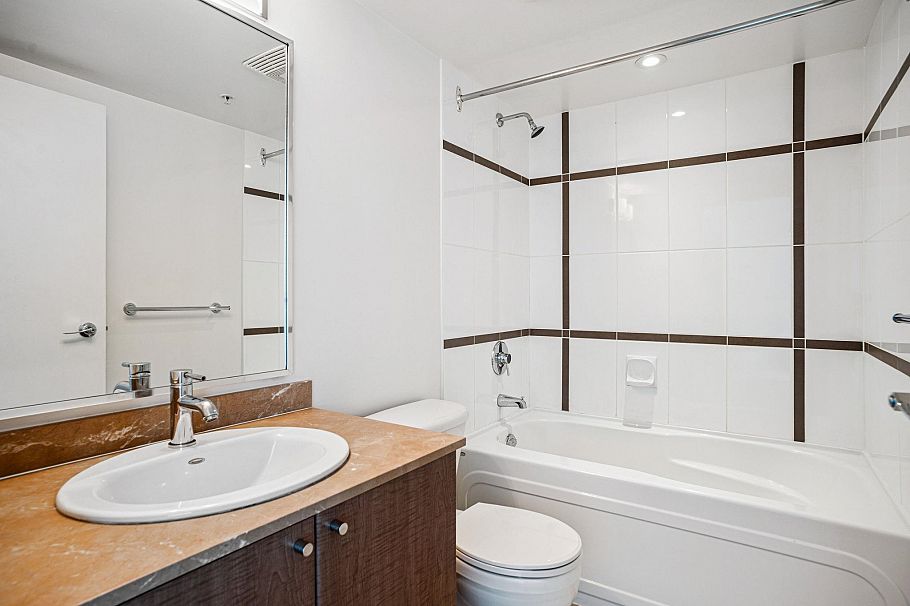 2006 610 Granville Street Vancouver, BC - 15