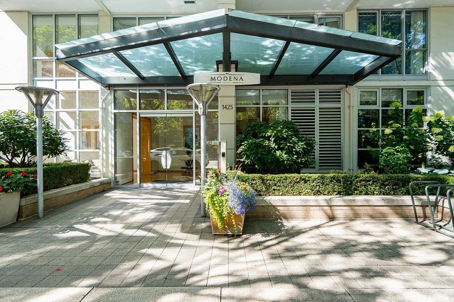 403 1425 W 6th Avenue Vancouver, BC - 2