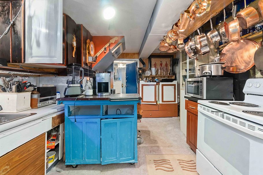 5735 Earles Street Vancouver, BC - 23