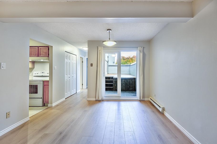 1365 W 8th Avenue Vancouver, BC - 9