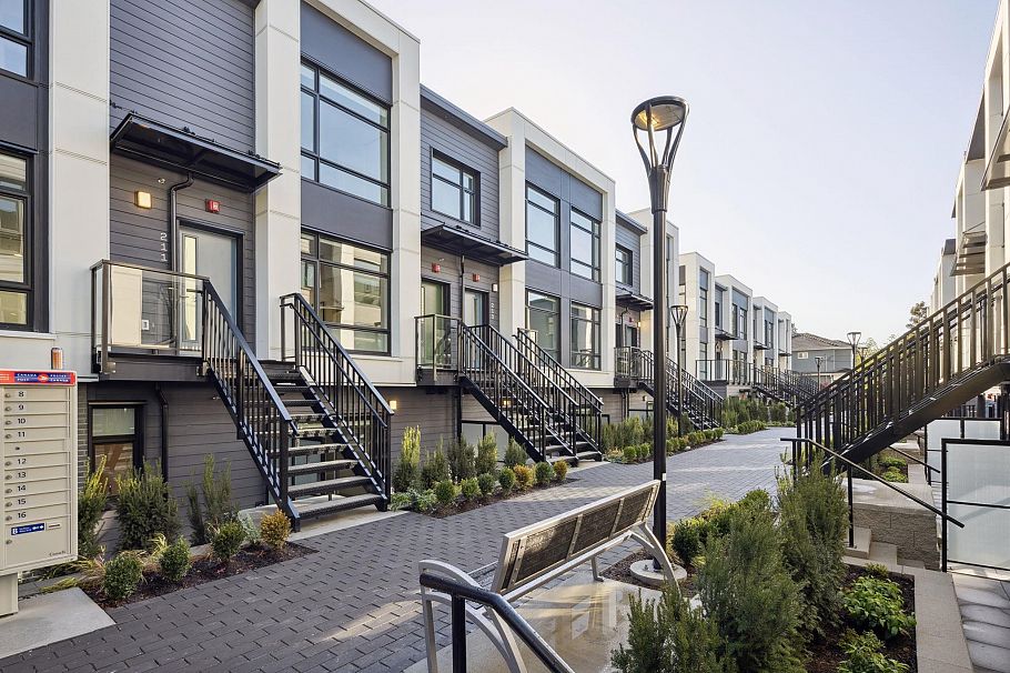 211 1008 W 47th Street Vancouver, BC - 1