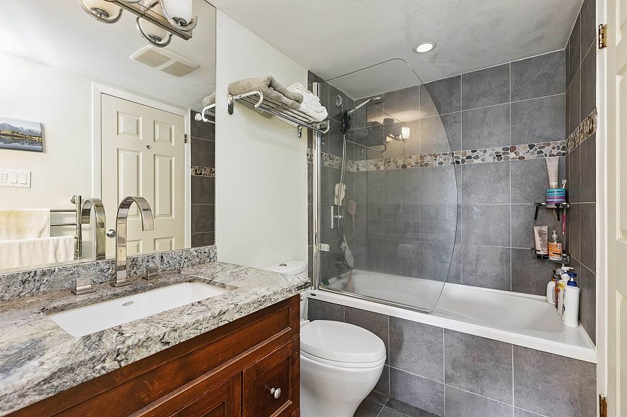 221 210 W 2nd Street North Vancouver, BC - 19