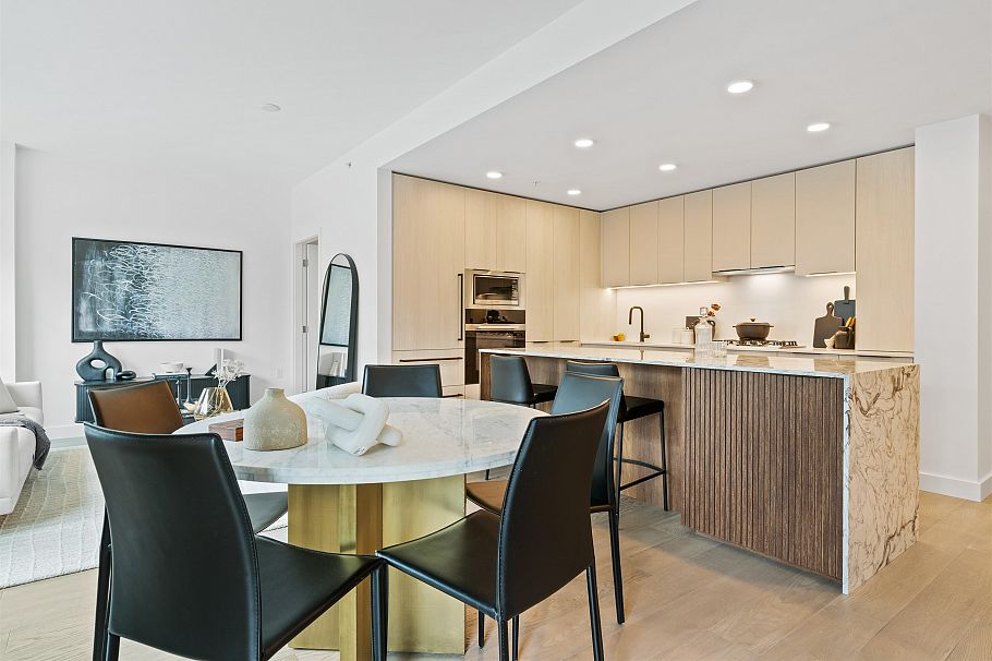 205 3590 W 39th Avenue Vancouver, BC - 2