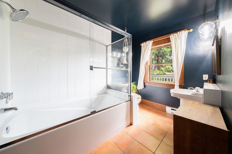 1449 E 10th Avenue Vancouver, BC - 18