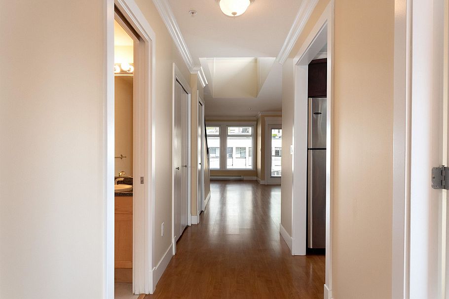 304 152 E 12th Street North Vancouver, BC - 12