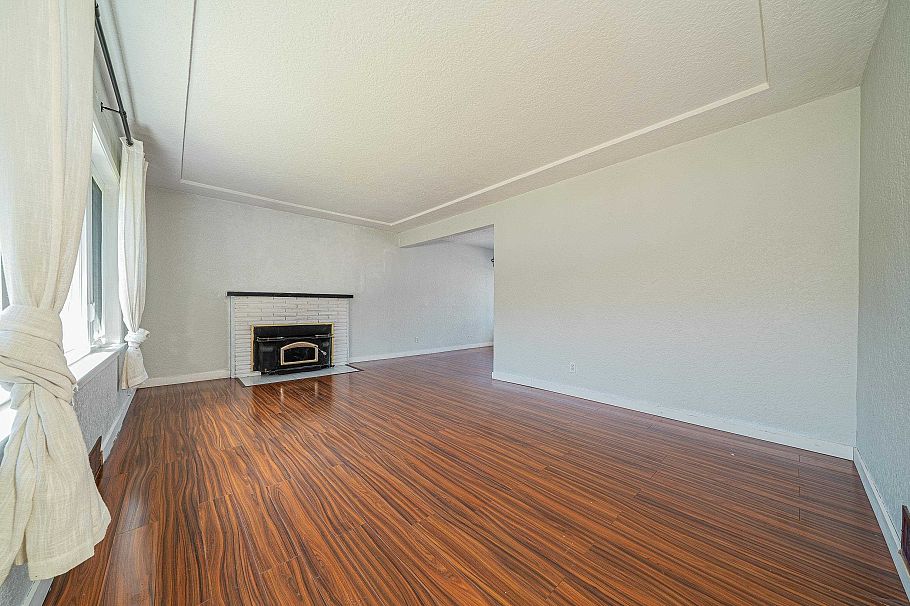 432 W 25th Street North Vancouver, BC - 31