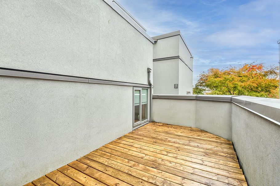 1365 W 8th Avenue Vancouver, BC - 12