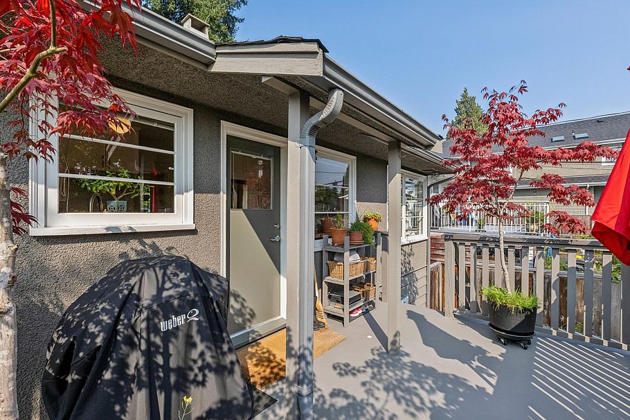 415 W 26th Street North Vancouver, BC - 25