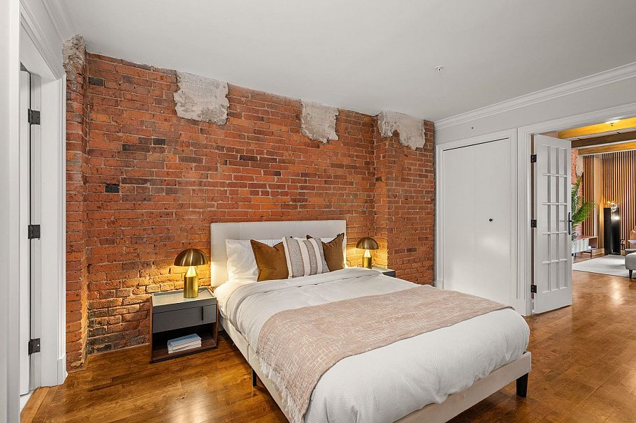 301 1155 Mainland Street Vancouver, BC - 4