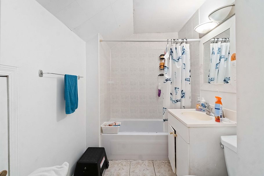 5735 Earles Street Vancouver, BC - 19