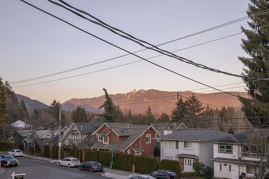 3071 Fromme Road North Vancouver, BC - 39