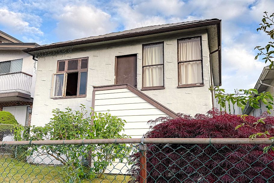 2354 E 33rd Avenue Vancouver, BC - 5