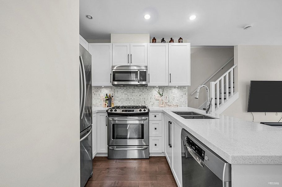 333 E 7th Avenue Vancouver, BC - 3