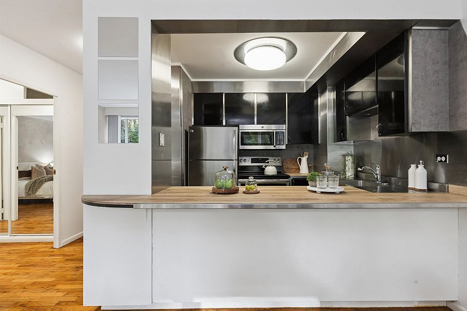 315 1445 Marpole Avenue Vancouver, BC - 9