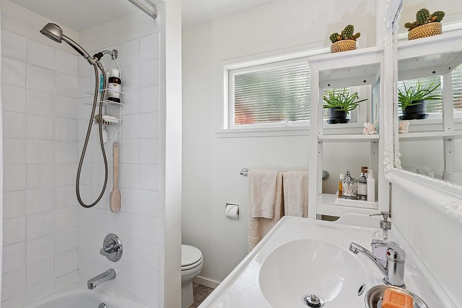 415 W 26th Street North Vancouver, BC - 23