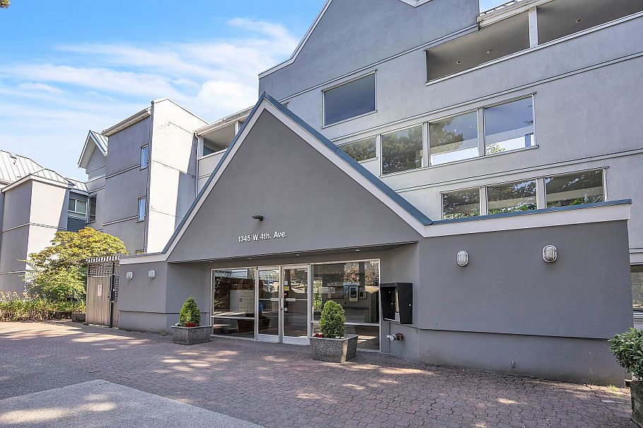 28 1345 W 4th Avenue Vancouver, BC - 1