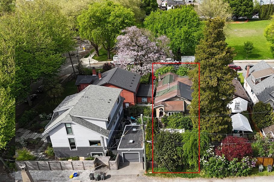 3380 W 5th Avenue Vancouver, BC - 4