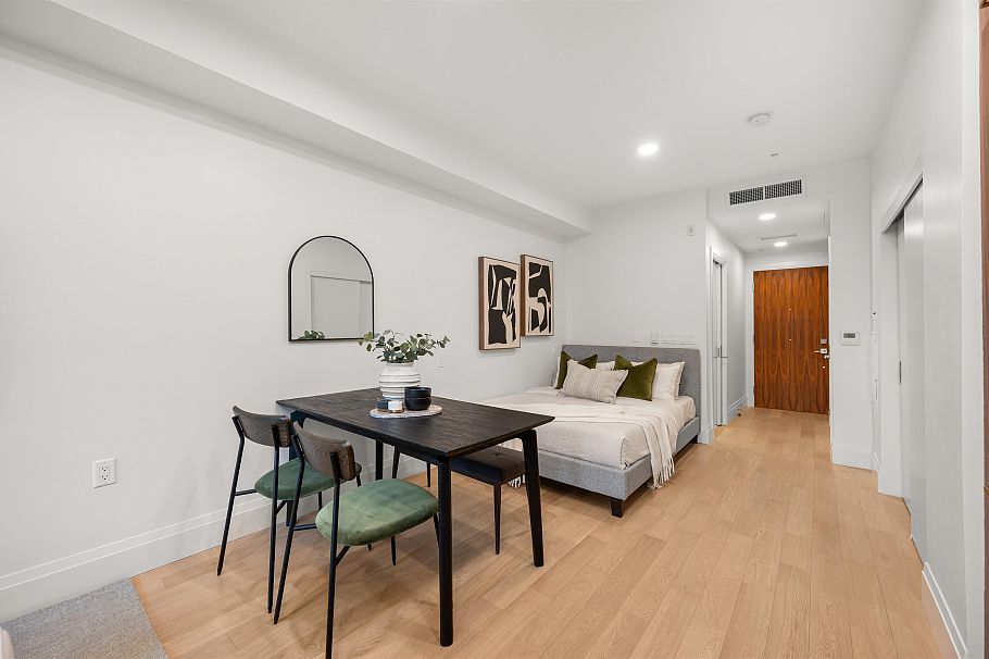 111 2550 Garden Drive Vancouver, BC - 8