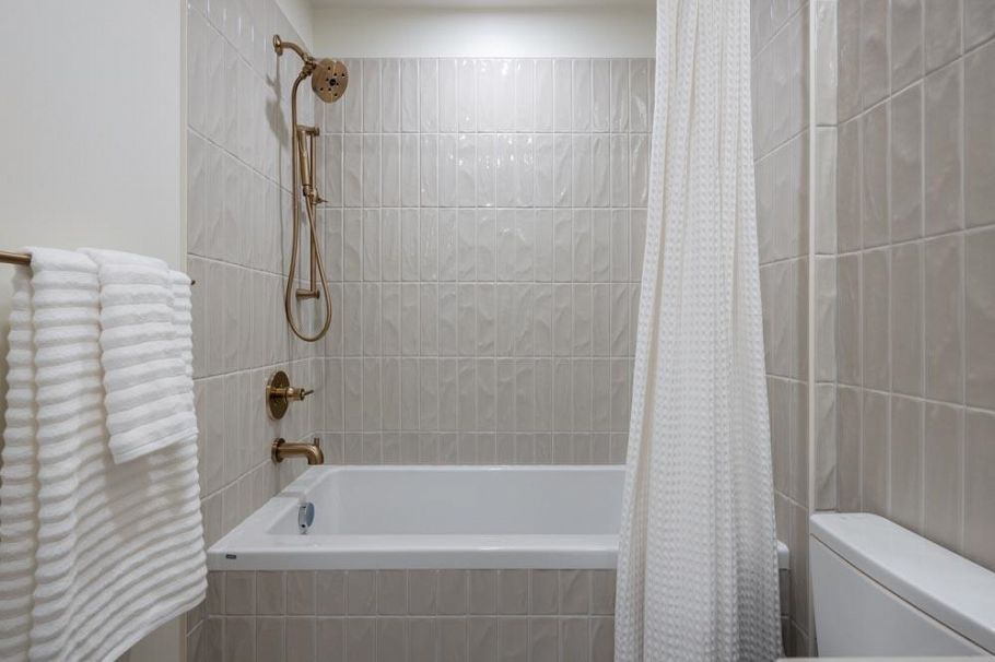 410 2550 Garden Drive Vancouver, BC - 15