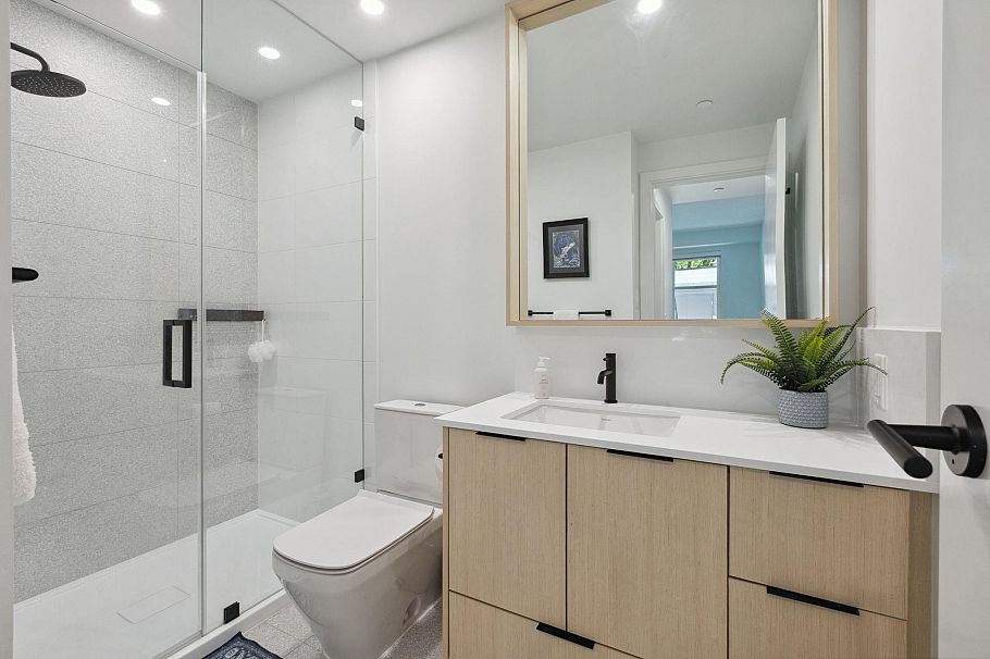 110 2045 Heritage Park Lane North Vancouver, BC - 25