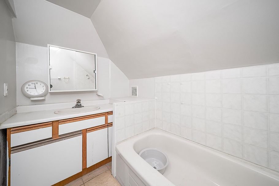 1623 W 66 Th Avenue Vancouver, BC - 14