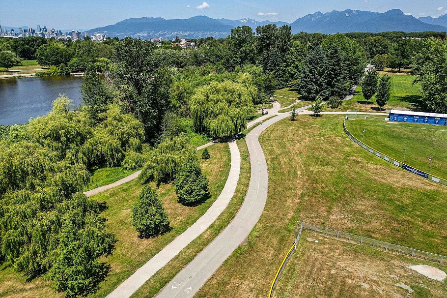 410 2550 Garden Drive Vancouver, BC - 25