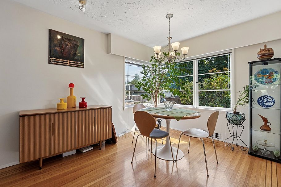 415 W 26th Street North Vancouver, BC - 9