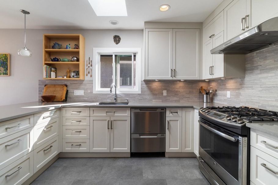 2743 Kitchener Street Vancouver, BC - 8