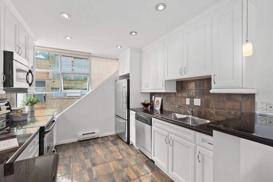 2220 Spruce Street Vancouver, BC - 13