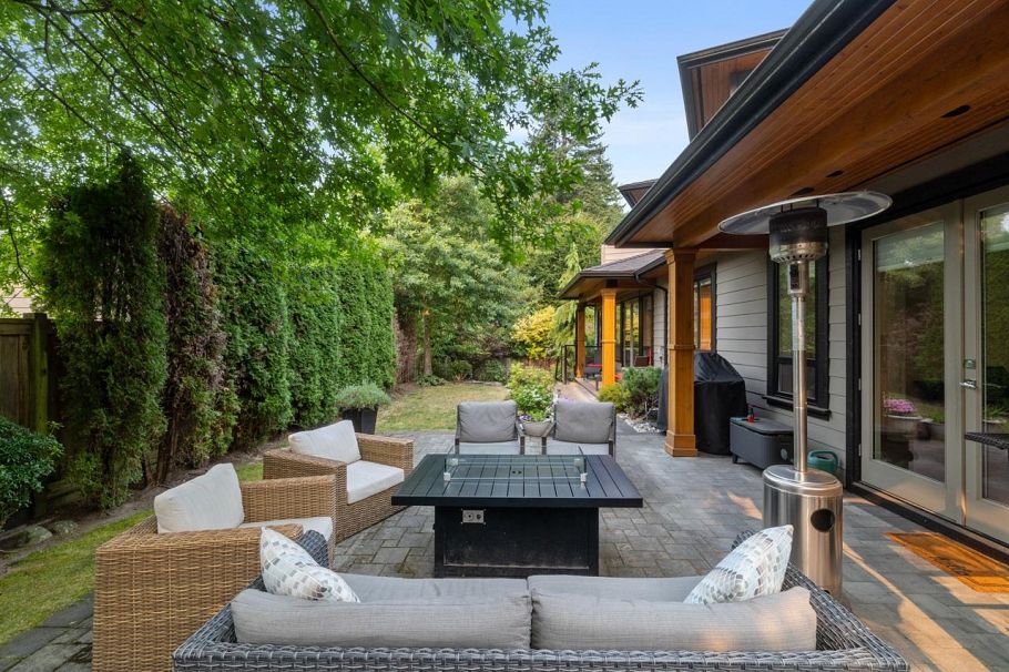 3365 Edgemont Boulevard North Vancouver, BC - 24