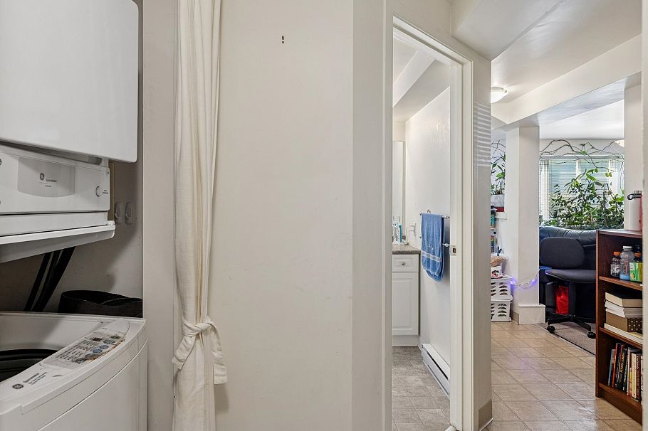 415 W 26th Street North Vancouver, BC - 35