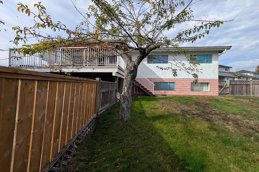 7258 Lancaster Place Vancouver, BC - 7