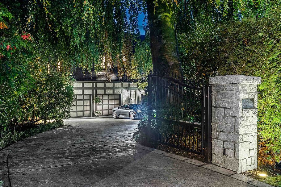 2716 W 49th Avenue Vancouver, BC - 2