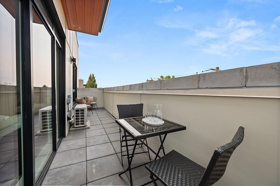 411 2550 Garden Drive Vancouver, BC - 17